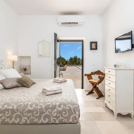 别墅 La Corte Bianca 奥斯图尼